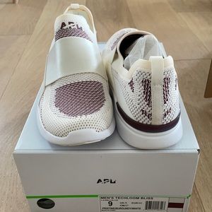 APL brand new, Men’s 9 (women’s 10.5)